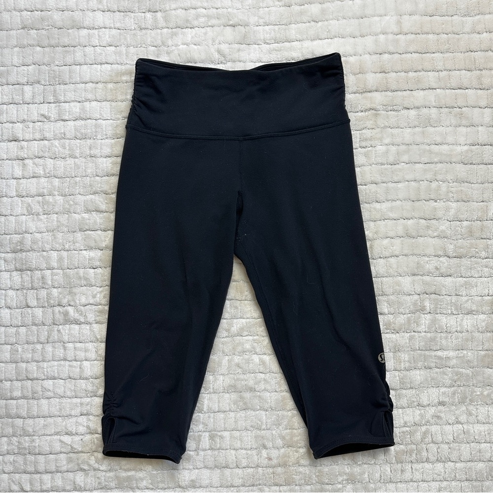 Black lululemon sportswear capri leggings size 4